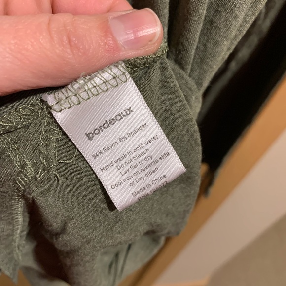 Bordeaux Essential V neck in green - Picture 6 of 7